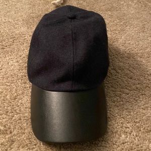 Faux leather and wool women's cap